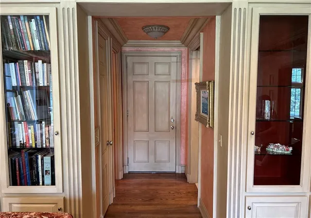 2nd image of 5049 Wornall Rd #1-E, Kansas City, MO 64112 | MLS# 2635031