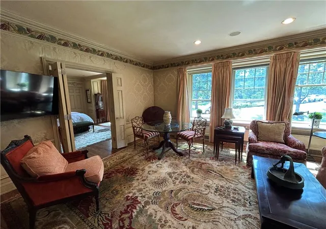 Listing Photo 4 - Condo for sale in building located at 5049 Wornall Rd, Kansas City, MO 64112 - Unit #1-E