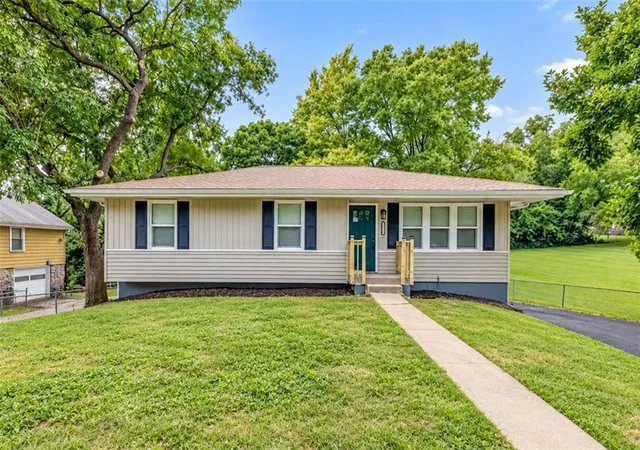 Photo 2 of Sale Pending at 8116 Wayne Ave, Kansas City, MO 64131 | MLS# 2635032 | Listing updated on 2026-09-30