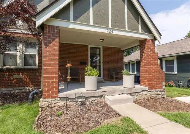 Photo 3 of Sale Pending at 7314 Grand Ave, Kansas City, MO 64114 | MLS# 2635042 | Listing updated on 2026-08-23