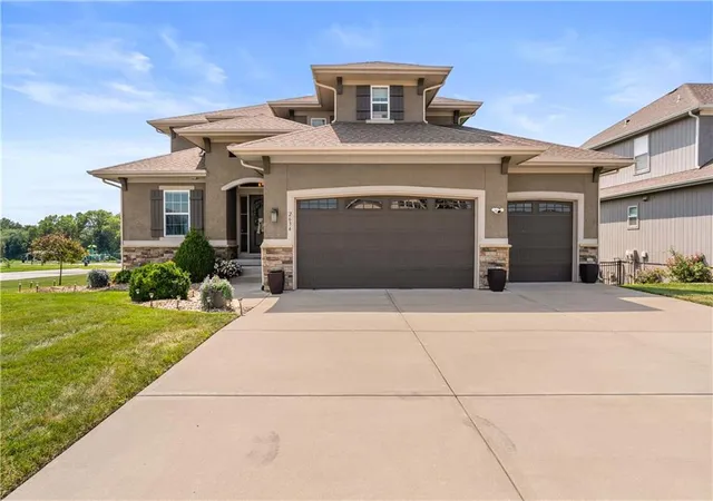 Photo 1 of Sale Pending at 2634 Sw River Trl Rd, Lee's Summit, MO 64082 | MLS# 2635052 | Listing updated on 2026-08-17
