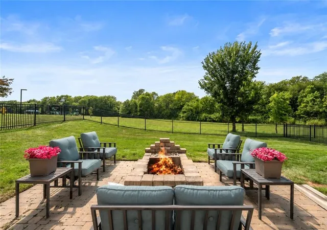 Photo 2 of Sale Pending at 2634 Sw River Trl Rd, Lee's Summit, MO 64082 | MLS# 2635052 | Listing updated on 2026-08-17