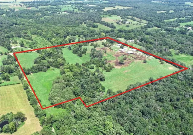2nd image of 1500 E 1800 Rd, Jerico Springs, MO 64756 | MLS# 2635053