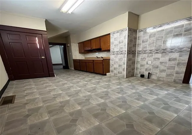 3rd image of 3907 E 9Th St, Kansas City, MO 64127 | MLS# 2635054