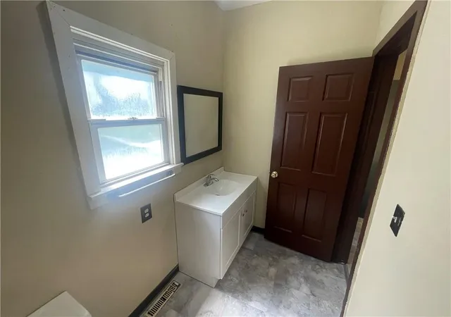 5th image of 3907 E 9Th St, Kansas City, MO 64127 | MLS# 2635054