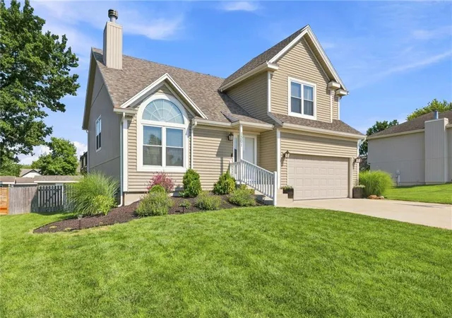 Photo 3 of Sale Pending at 1301 Tabitha Ln, Greenwood, MO 64034 | MLS# 2635056 | Listing updated on 2026-08-17