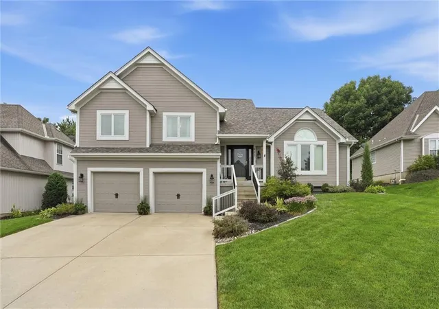 Photo 2 of Single family home for sale at 905 Ne 100th Court, Kansas City, MO 64155 | MLS# 2635059 | Listing updated on 2026-08-17