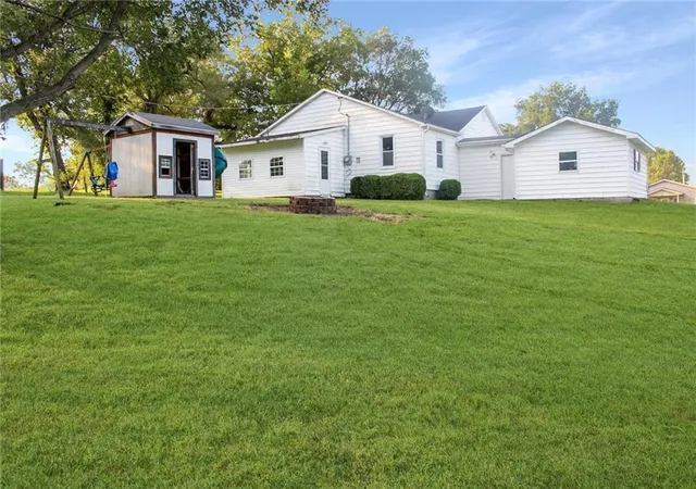 2nd image of 507 W Walnut St, Waverly, MO 64096 | MLS# 2635061