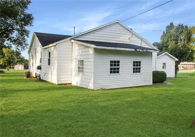 3rd image of 507 W Walnut St, Waverly, MO 64096 | MLS# 2635061