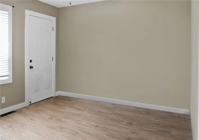 5th image of 507 W Walnut St, Waverly, MO 64096 | MLS# 2635061