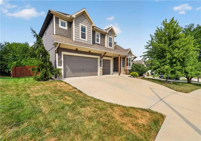 Photo 2 of Sale Pending at 4410 Ne 78th Street, Kansas City, MO 64119 | MLS# 2635065 | Listing updated on 2026-09-04