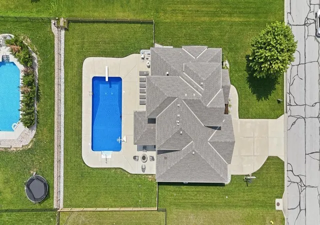 Photo 3 of Single family home for sale at 4333 Se Trotter Dr, Lee's Summit, MO 64082 | MLS# 2635066 | Listing updated on 2026-09-25