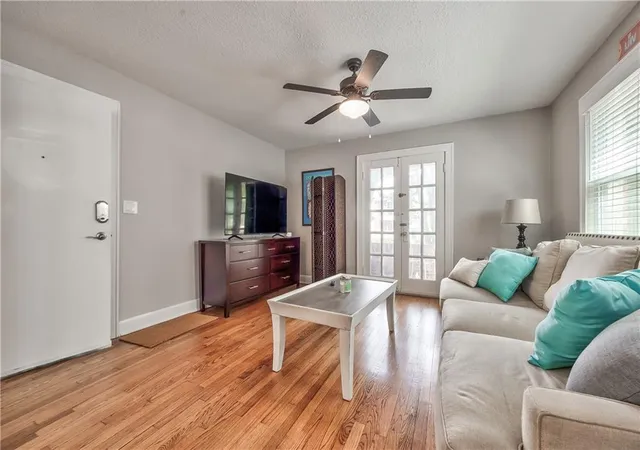 Listing Photo 5 - Condo for sale in building located at 1813 W 41st St, Kansas City, MO 64111