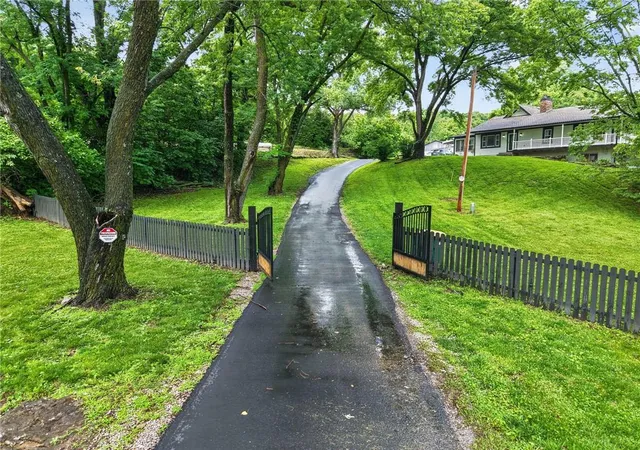 1st image of 9800 Hutton Rd, Kansas City, KS 66109 | MLS# 2635068