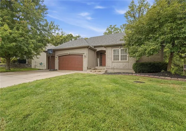 Photo 1 of Sale Pending at 9038 N Saint Clair Ave, Kansas City, MO 64154 | MLS# 2635074 | Listing updated on 2026-09-27