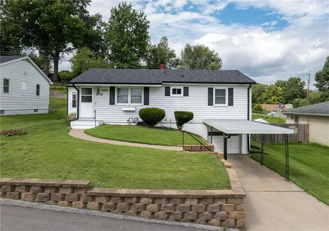 1st image of 2705 Cedar St, Saint Joseph, MO 64503 | MLS# 2635076