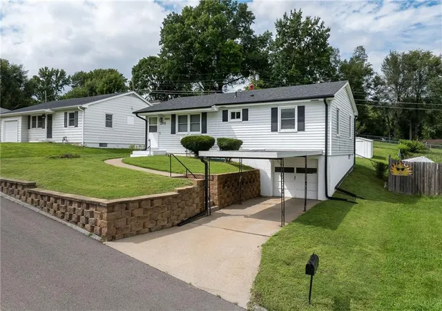 Photo 2 of Sale Pending at 2705 Cedar St, Saint Joseph, MO 64503 | MLS# 2635076 | Listing updated on 2026-08-25