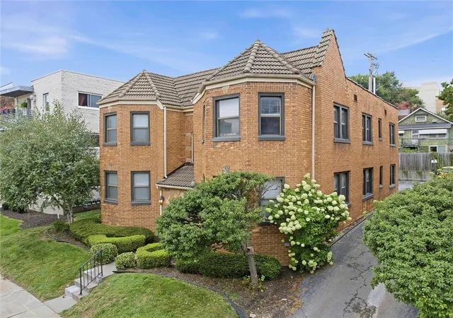 2nd image of 4514 Broadway Blvd #2A, Kansas City, MO 64111 | MLS# 2635077