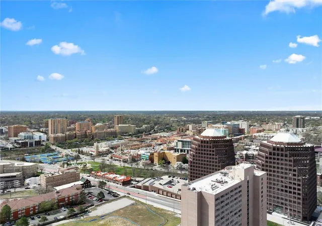 2nd image of 4514 Broadway Blvd, Kansas City, MO 64111
