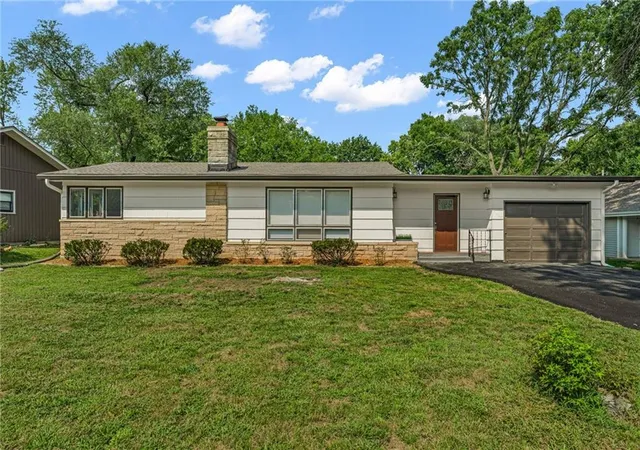 1st image of 2009 Learnard Ave, Lawrence, KS 66046 | MLS# 2635080