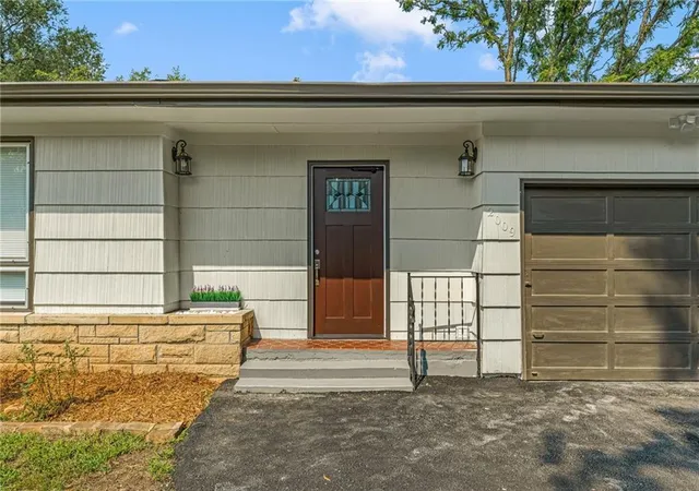 2nd image of 2009 Learnard Ave, Lawrence, KS 66046 | MLS# 2635080
