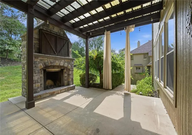 Photo 2 of Single family home for sale at 5303 Nw 60th Terrace, Kansas City, MO 64151 | MLS# 2635084 | Listing updated on 2026-09-26