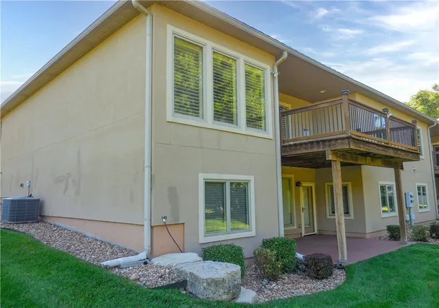 Photo 3 of Single family home for sale at 4102 Ne Chapel Manor Ct, Lees Summit, MO 64064 | MLS# 2635085 | Listing updated on 2026-09-04