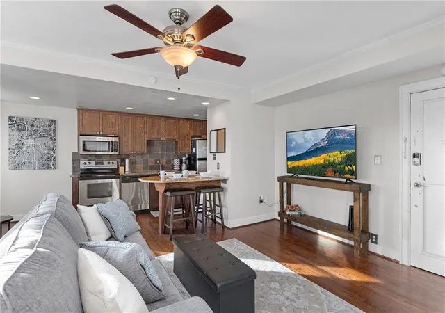 Photo 3 of Condo for sale at 323 Emanuel Cleaver Ii Blvd #8C, Kansas City, MO 64112 | MLS# 2635099 | Listing updated on 2026-08-05