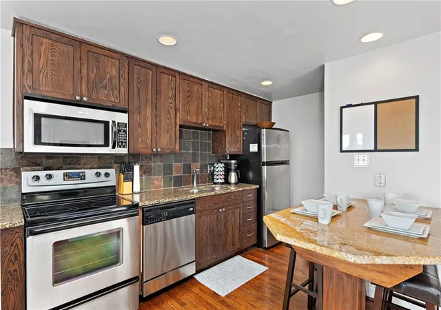 Photo 4 of Condo for sale at 323 Emanuel Cleaver Ii Blvd #8C, Kansas City, MO 64112 | MLS# 2635099 | Listing updated on 2026-08-05