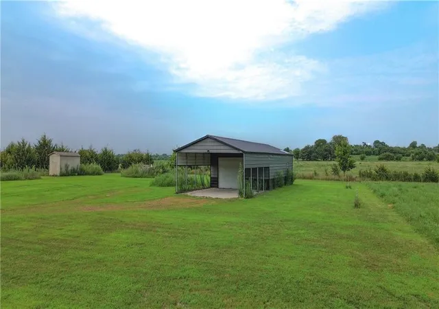 3rd image of 138 Bald Eagle Dr, Linn Valley, KS 66040 | MLS# 2635102