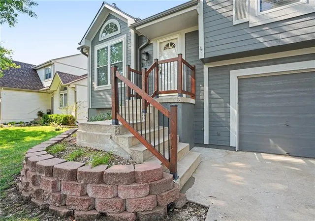 1st image of 18800 W 164th St, Olathe, KS 66062 | MLS# 2635103