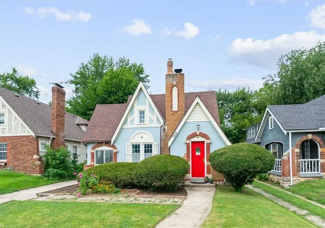 Photo 3 of Sale Pending at 7214 Highland Ave, Kansas City, MO 64131 | MLS# 2635106 | Listing updated on 2026-08-20