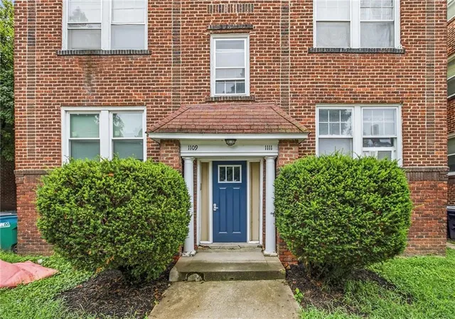 Photo 2 of Sale Pending at 1109 W 40th Street, Kansas City, MO 64111 | MLS# 2635119 | Listing updated on 2026-09-01