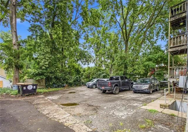 Listing Photo 4 - Condo for sale in building located at 1109 W 40th St, Kansas City, MO 64111