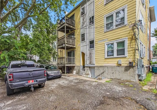 Listing Photo 5 - Condo for sale in building located at 1109 W 40th St, Kansas City, MO 64111