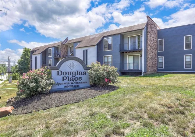 2nd image of 13901 Grandboro Ln, Grandview, MO 64030 | MLS# 2635126