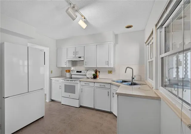 4th image of 10215 Conser St, Overland Park, KS 66212 | MLS# 2635130