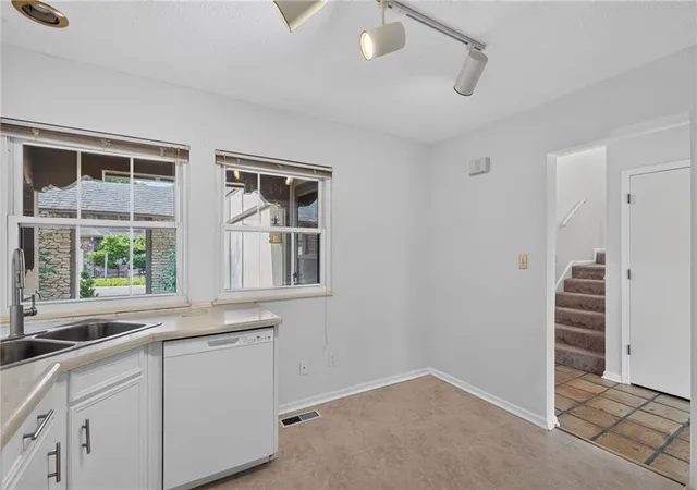 5th image of 10215 Conser St, Overland Park, KS 66212 | MLS# 2635130