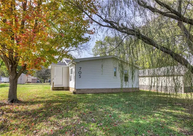 4th image of 705 N Cayuga St, Frontenac, KS 66763 | MLS# 2635135