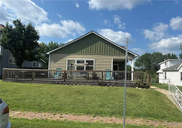1st image of 2425 Olive St, Saint Joseph, MO 64507 | MLS# 2635138