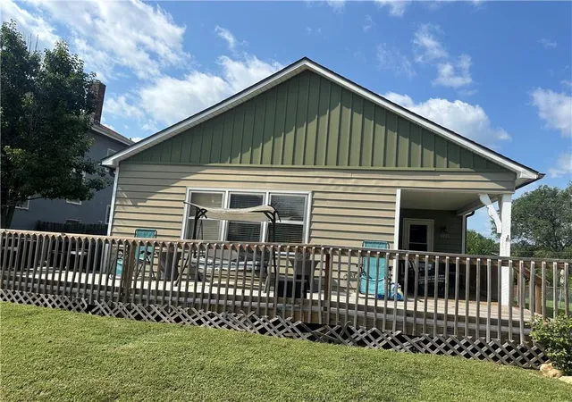 2nd image of 2425 Olive St, Saint Joseph, MO 64507 | MLS# 2635138