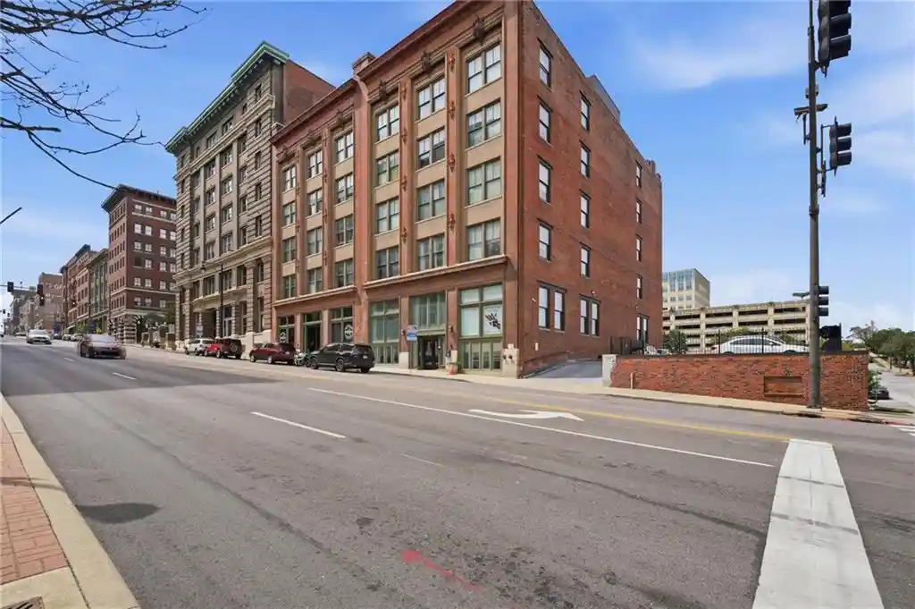 Listing Photo 44 - Condo for sale in 706 Broadway Blvd located at 706 Broadway Blvd, Kansas, MO 64105 - Unit #201