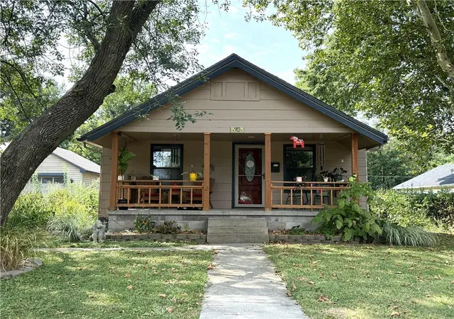 1st image of 912 E 10th St, Pittsburg, KS 66762 | MLS# 2635148