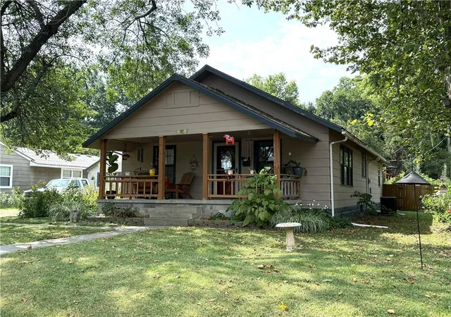 2nd image of 912 E 10th St, Pittsburg, KS 66762 | MLS# 2635148