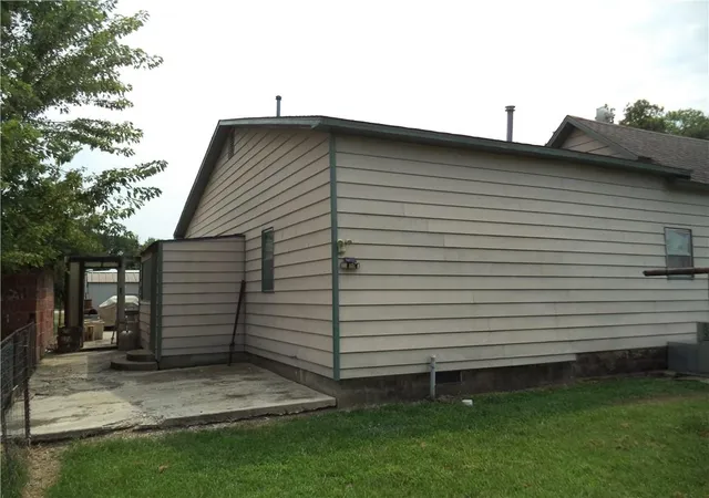 Photo 2 of Sale Pending at 106 N Franklin St, Elk City, KS 67301 | MLS# 2635149 | Listing updated on 2026-08-17