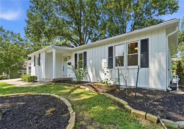 Photo 3 of Single family home for sale at 3706 W 96th Street, Leawood, KS 66206 | MLS# 2635152 | Listing updated on 2026-08-15