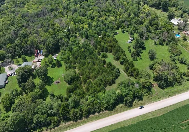 1st image of 17401 E 1850 Rd, La Cygne, KS 66040 | MLS# 2635154