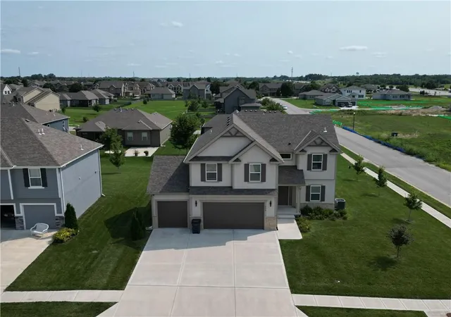 2nd image of 416 Sw Nelson Dr, Blue Springs, MO 64014 | MLS# 2635160