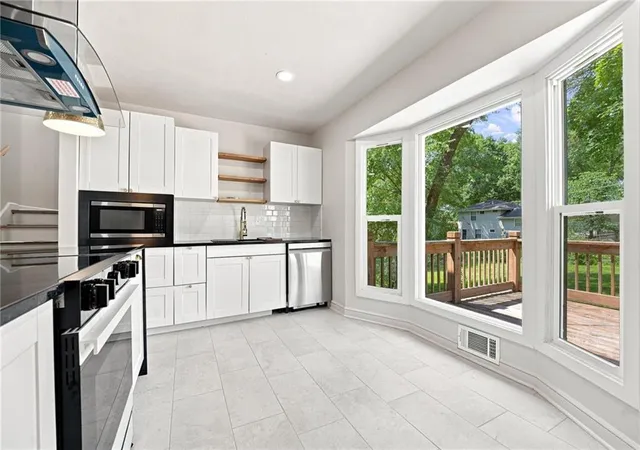 2nd image of 8812 W 72nd Street, Overland Park, KS 66204 | MLS# 2635170