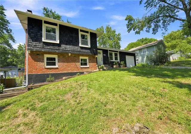 41st image of 8812 W 72nd St, Overland Park, KS 66204 | MLS# 2635170